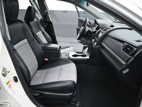Used 2014 Toyota Camry SE FWD image 26