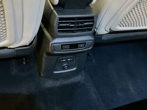 Used 2024 Audi Q4 e-tron Premium image 28