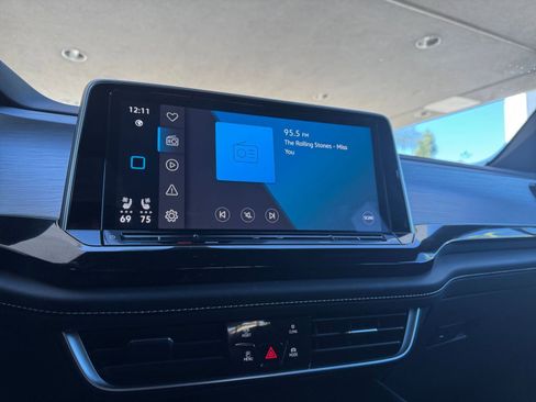 Used 2025 Volkswagen Atlas Cross Sport SE image 18