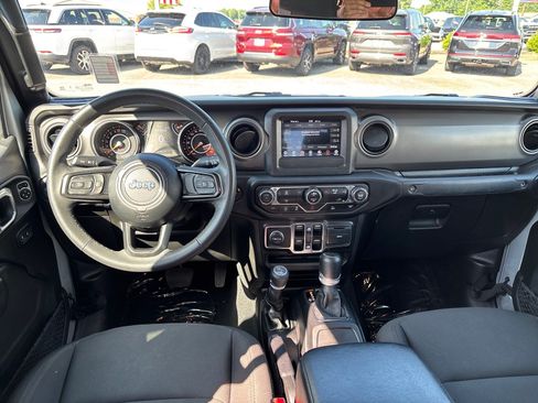 Used 2023 Jeep Gladiator Sport AWD/4WD image 14