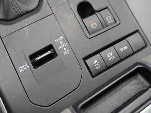 Used 2022 Toyota Highlander XLE image 25