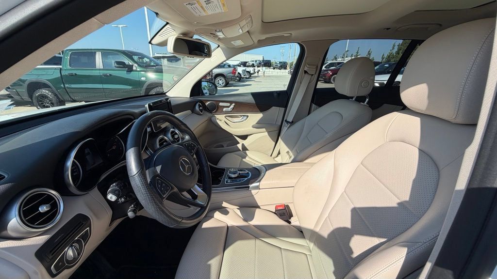 Used 2019 Mercedes-Benz GLC 300 4MATIC image 11