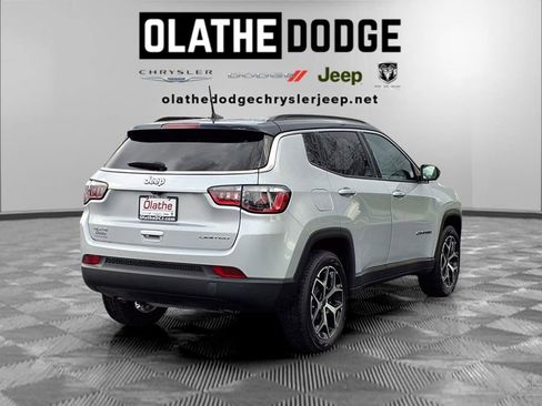 Used 2025 Jeep Compass Limited image 27