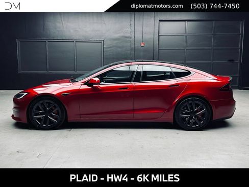 Used 2024 Tesla Model S Plaid AWD/4WD image 3