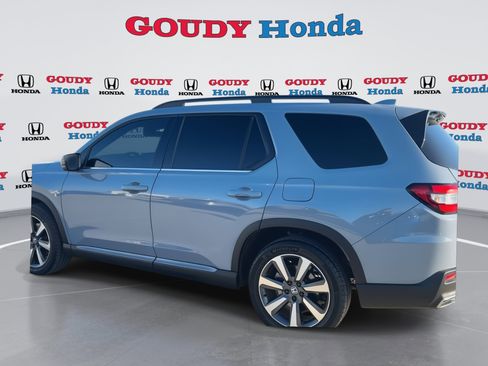 Certified 2023 Honda Pilot Touring image 2