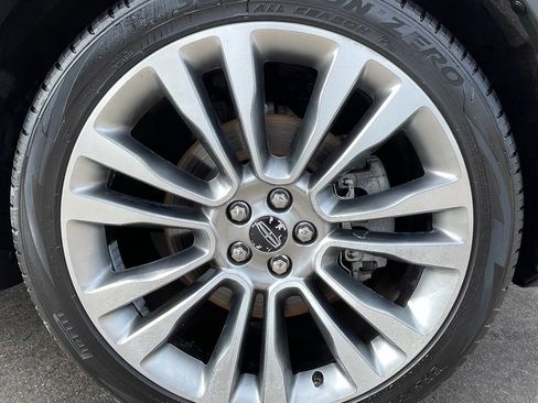 Used 2016 Lincoln MKX Reserve w/ Luxury Package FWD image 17