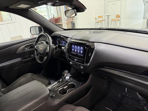 Used 2022 Chevrolet Traverse LT FWD image 33