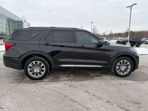 Used 2025 Ford Explorer Platinum AWD/4WD image 8