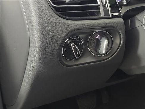 Certified 2025 Porsche Macan image 18