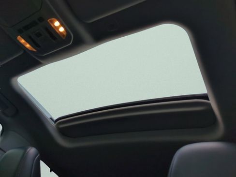 Used 2023 Toyota Highlander Limited image 19