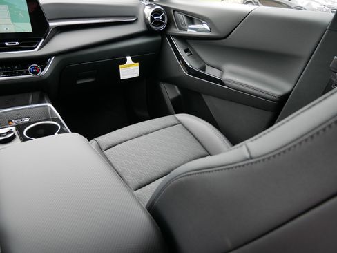 New 2026 Chevrolet Equinox LT w/ Convenience Package II AWD/4WD image 15