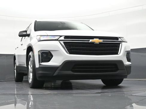 Used 2023 Chevrolet Traverse LS FWD image 29