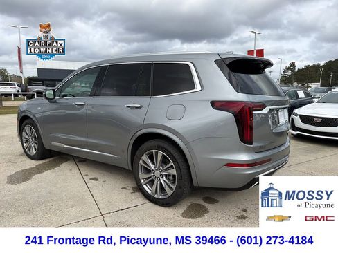 Used 2025 Cadillac XT6 Premium Luxury image 3