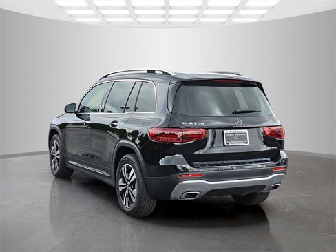 Used 2025 Mercedes-Benz GLB 250 image 4