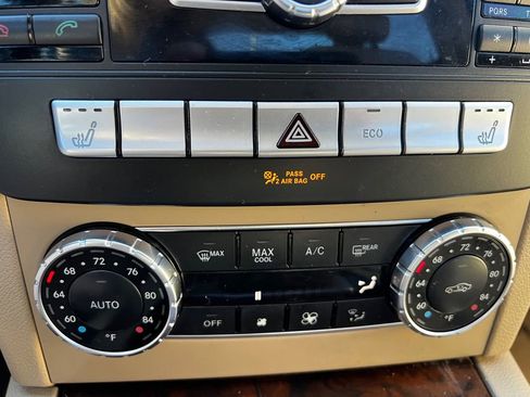 Used 2013 Mercedes-Benz C 300 4MATIC Sedan image 23