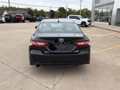 Used 2019 Toyota Camry XLE image 4