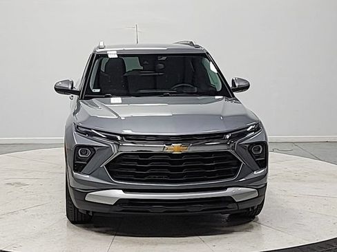 Used 2026 Chevrolet TrailBlazer LT FWD image 2