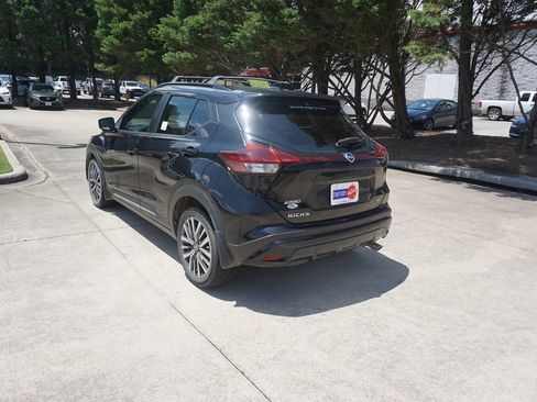 Used 2021 Nissan Kicks SR w/ Interior Electronics Package FWD image 17