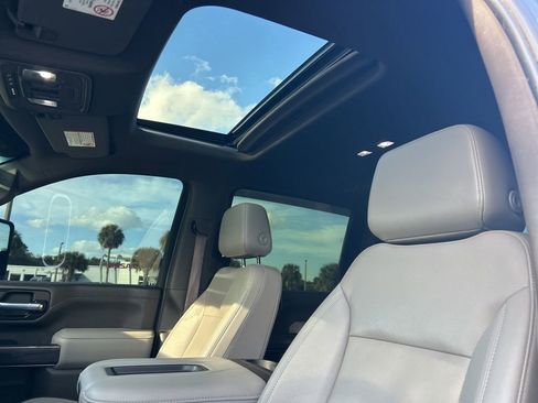 Used 2022 Chevrolet Silverado 2500 LTZ image 3