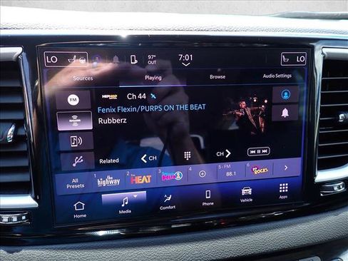 Used 2024 Chrysler Pacifica Touring-L FWD image 23