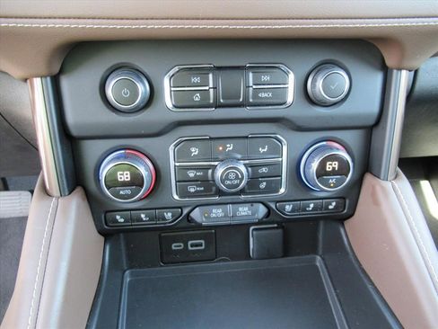 Certified 2024 Chevrolet Tahoe High Country w/ Advanced Technology Package image 28