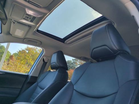 Certified 2022 Toyota RAV4 XLE Premium image 20