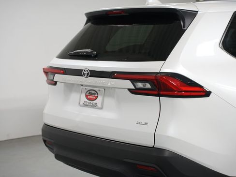 Certified 2024 Toyota Grand Highlander XLE image 9