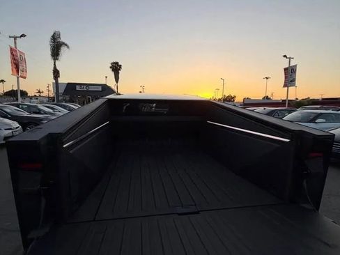 Used 2025 Tesla Cybertruck AWD Crew Cab image 8
