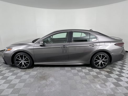 Used 2024 Toyota Camry SE image 8