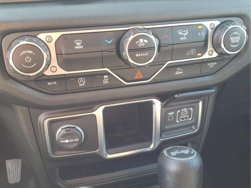 Used 2024 Jeep Wrangler Unlimited Sport AWD/4WD image 12
