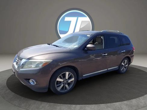 Used 2015 Nissan Pathfinder Platinum FWD image 4