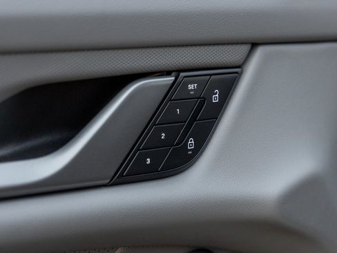 Certified 2025 Porsche Taycan AWD/4WD image 20