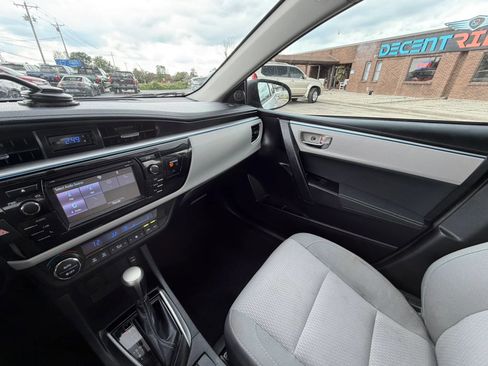 Used 2015 Toyota Corolla LE FWD image 18