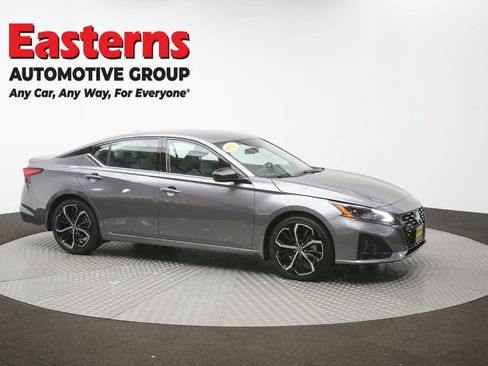 Used 2023 Nissan Altima 2.5 SR FWD image 46