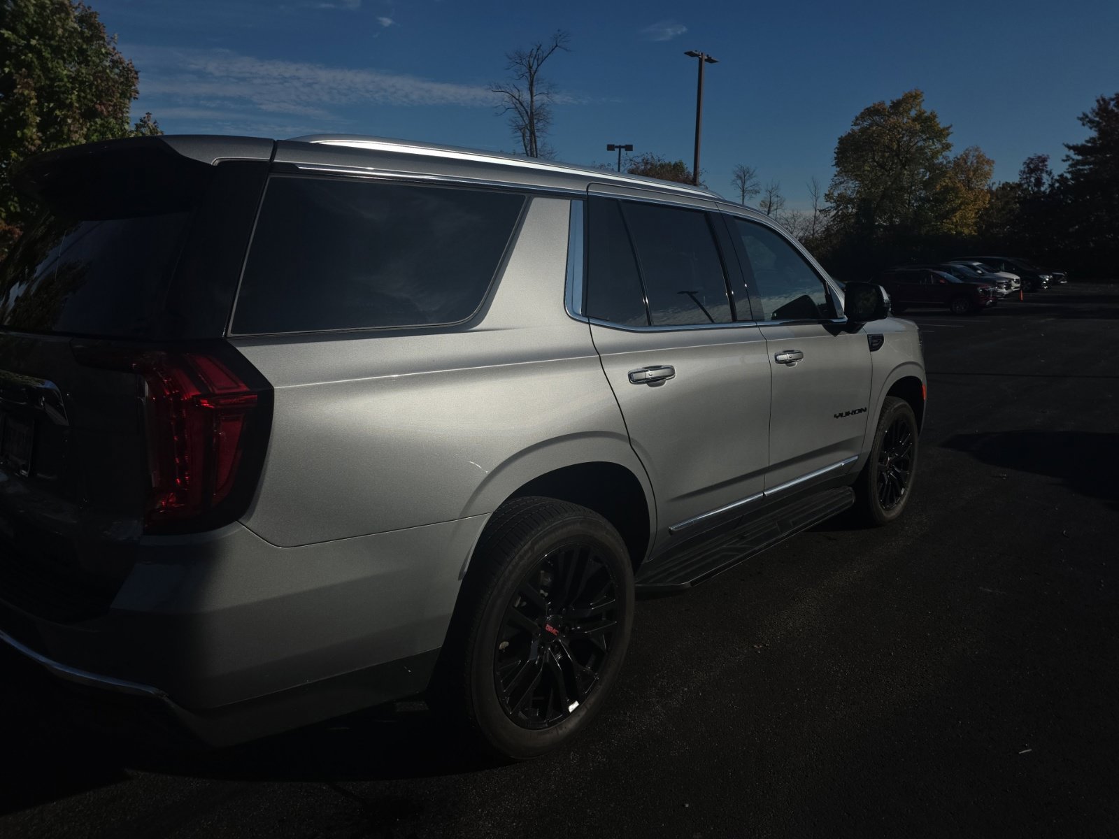 Used 2023 GMC Yukon SLT w/ SLT Premium Package AWD/4WD image 5