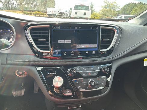 New 2026 Chrysler Pacifica Select FWD image 27