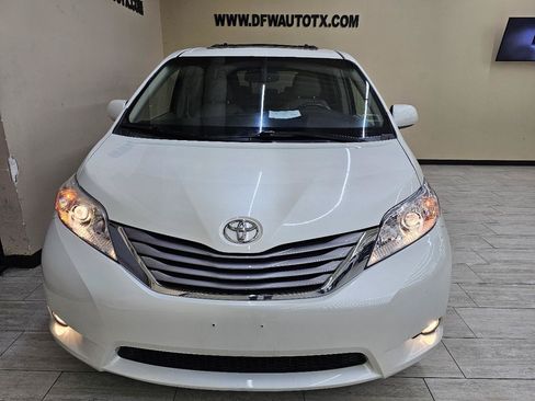 Used 2016 Toyota Sienna XLE w/ XLE Navigation Package FWD image 3