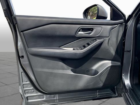 Used 2025 Nissan Rogue SV FWD image 22