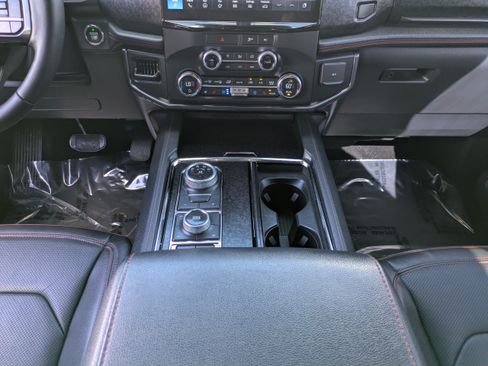 Used 2022 Ford Expedition Limited AWD/4WD image 17