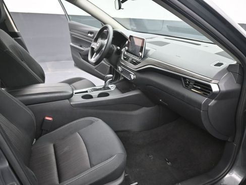 Used 2025 Nissan Altima 2.5 SV FWD image 26