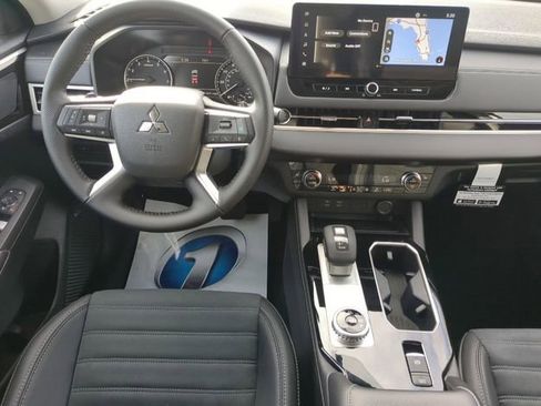 New 2026 Mitsubishi Outlander SE FWD image 17