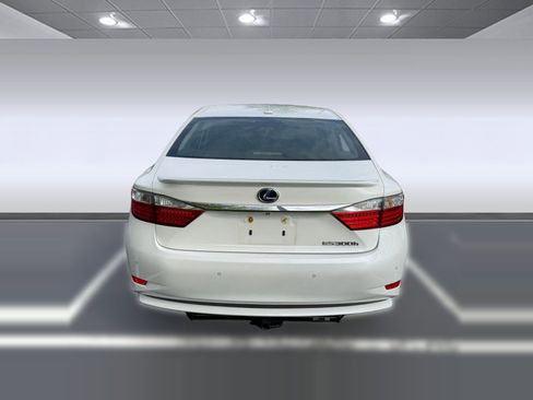 Used 2013 Lexus ES 300h w/ Luxury Pkg FWD image 8