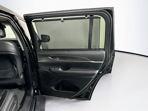 Used 2023 Jeep Grand Cherokee L Limited w/ Luxury Tech Group II image 31