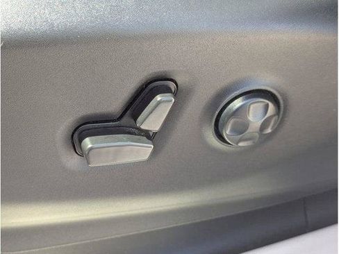 Used 2023 Chrysler Voyager LX FWD image 68