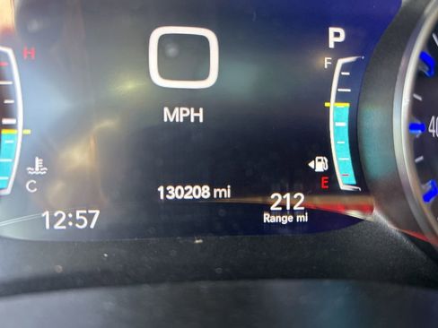 Used 2017 Chrysler Pacifica Limited FWD image 4