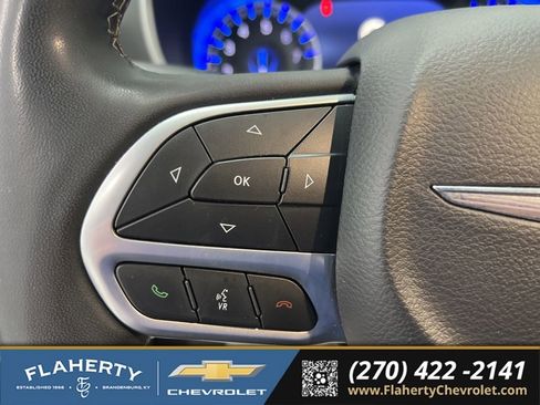 Used 2024 Chrysler Pacifica Touring-L FWD image 21