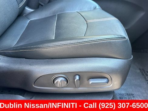 Used 2023 Chevrolet Equinox Premier AWD/4WD image 24
