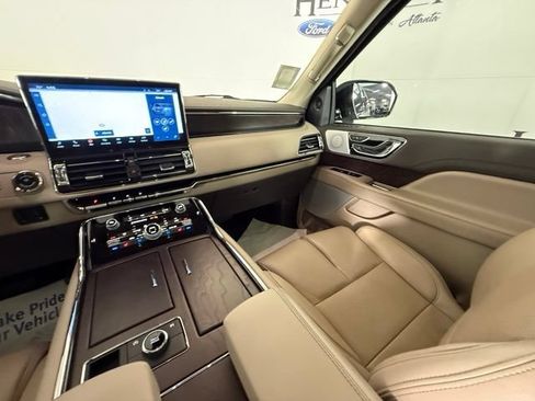 Used 2023 Lincoln Navigator L Reserve AWD/4WD image 39