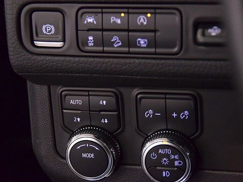 Used 2024 GMC Yukon Denali image 21