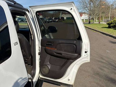 Used 2007 Chevrolet Tahoe LTZ w/ LTZ Preferred Equipment Group AWD/4WD image 32